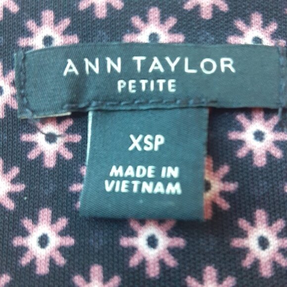 Ann Taylor Fitted Black & Rose V Neck Blouse XSP - Picture 9 of 12